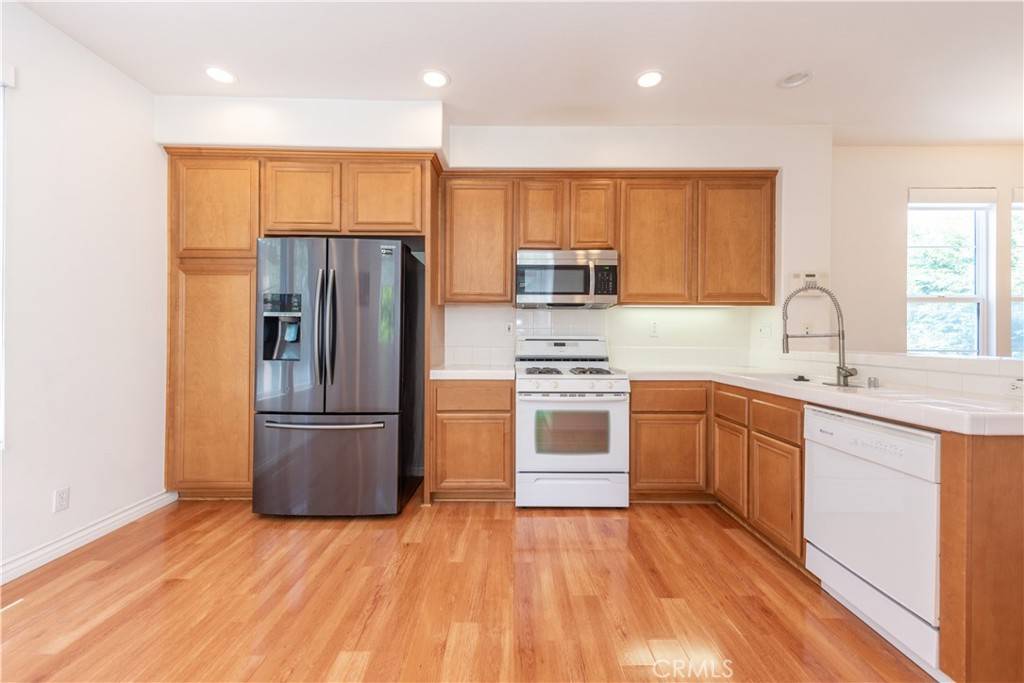 Irvine, CA 92603,216 Tall Oak