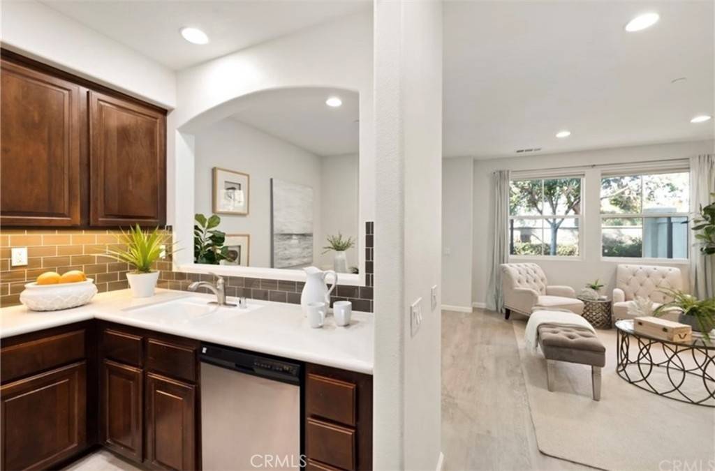 Irvine, CA 92602,94 New Season