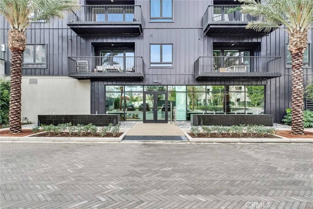 Irvine, CA 92612,2209 Rivington
