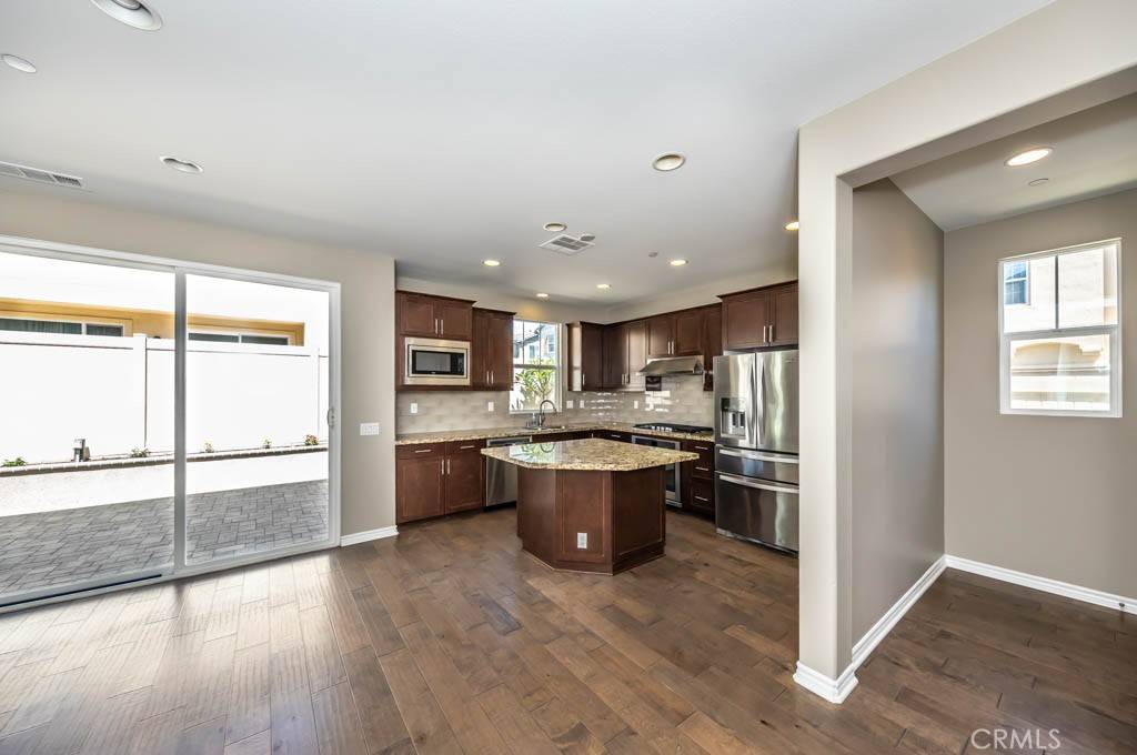 Yorba Linda, CA 92886,5041 Menton LN