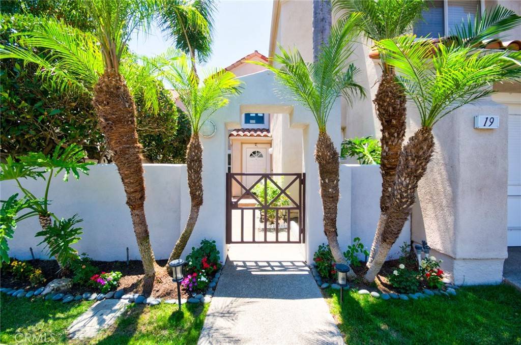 Irvine, CA 92614,19 Las Cruces