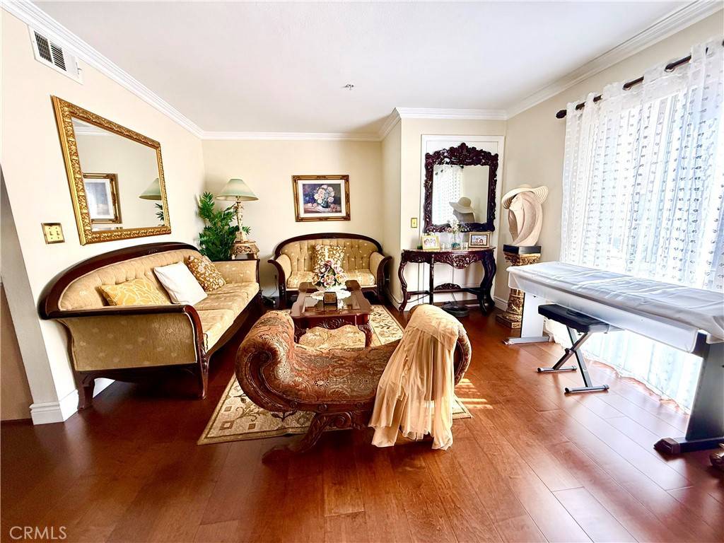 Glendale, CA 91204,116 W Maple ST #18