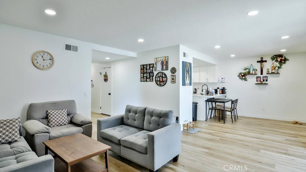 Corona, CA 92882,1078 Border AVE