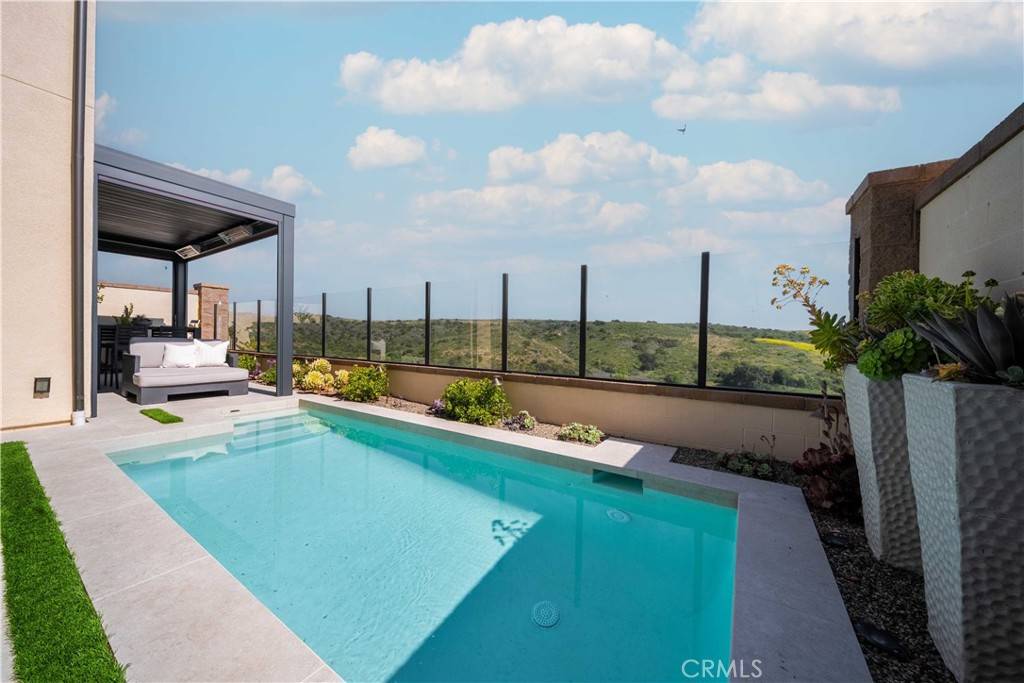 Irvine, CA 92618,208 Canterbury