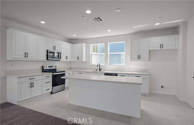 Santa Ana, CA 92701,252 North Standard
