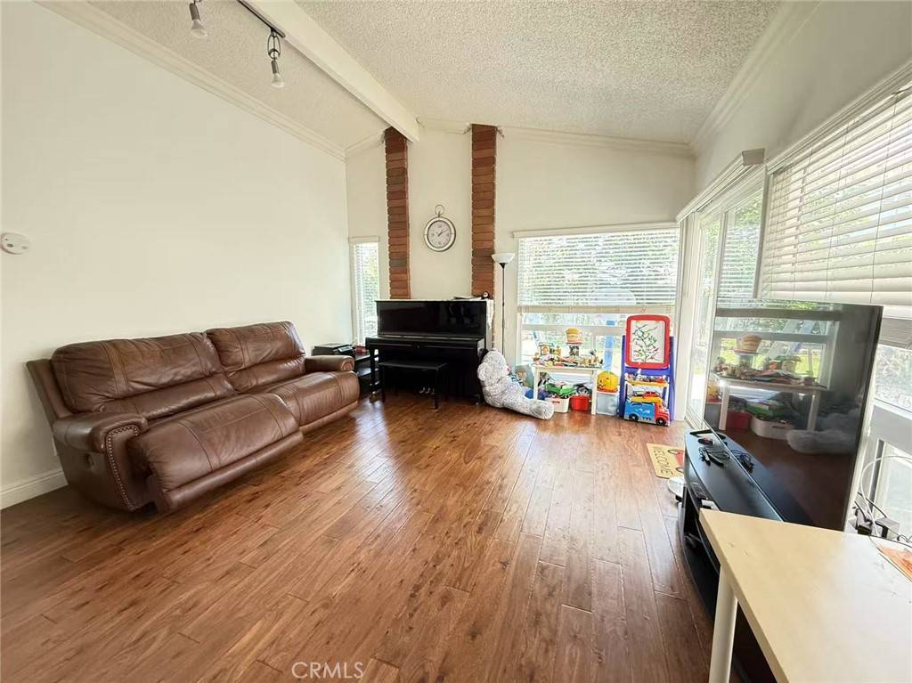 Irvine, CA 92620,9 Petersburg