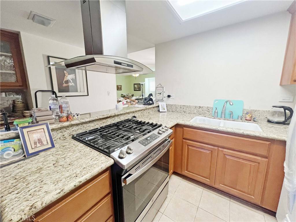 Tustin, CA 92780,13722 Red Hill AVE #15
