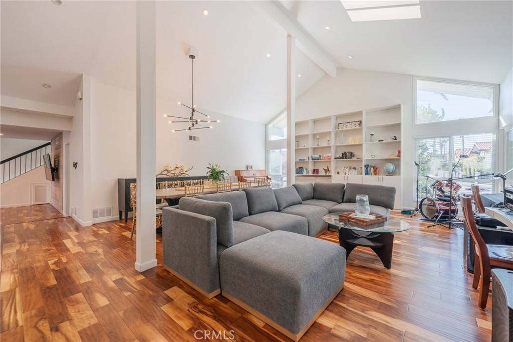 Huntington Beach, CA 92649,3962 Mistral DR