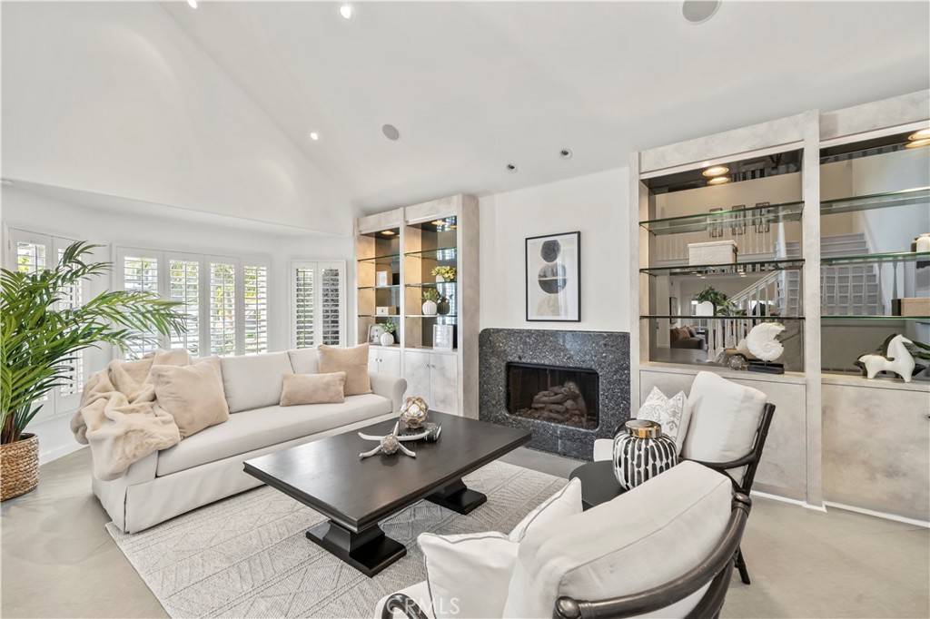 Huntington Beach, CA 92649,4081 Shorebreak DR