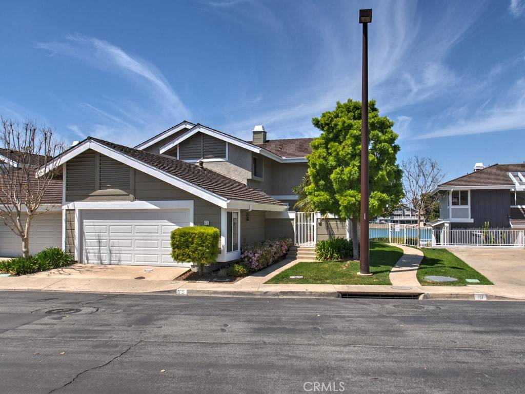 Irvine, CA 92604,65 Lakeshore #13