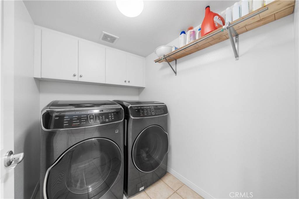 Irvine, CA 92606,414 Silk Tree