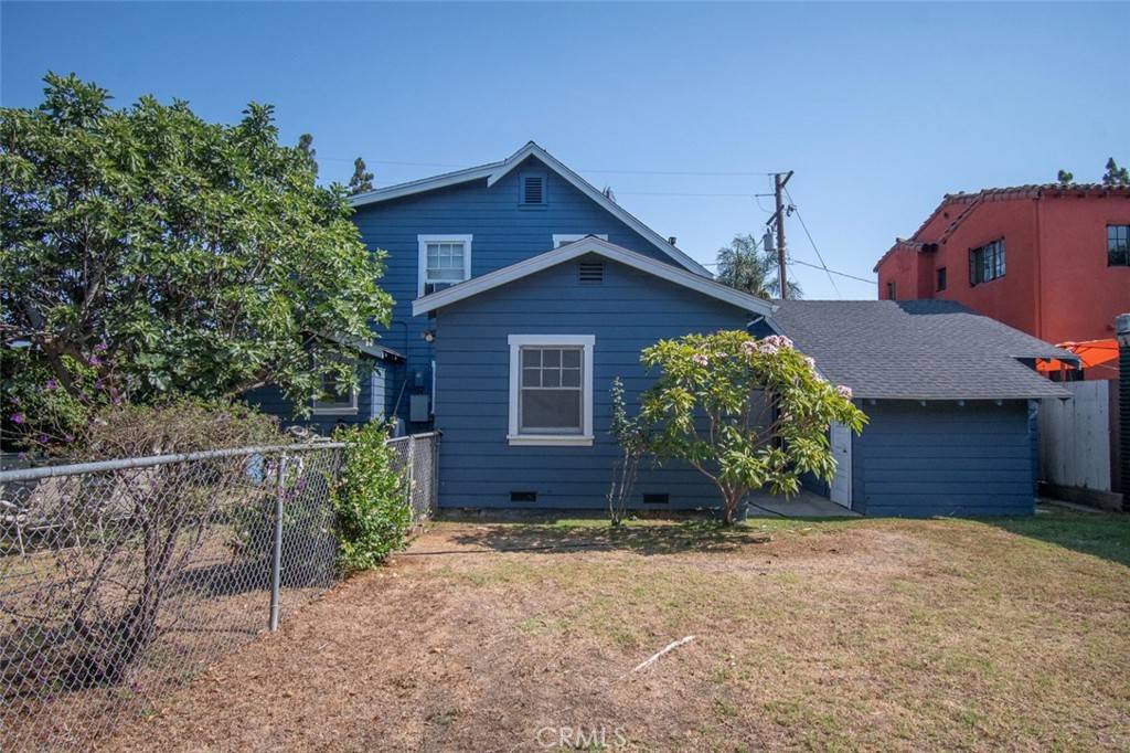 Santa Ana, CA 92706,207 W Buffalo AVE