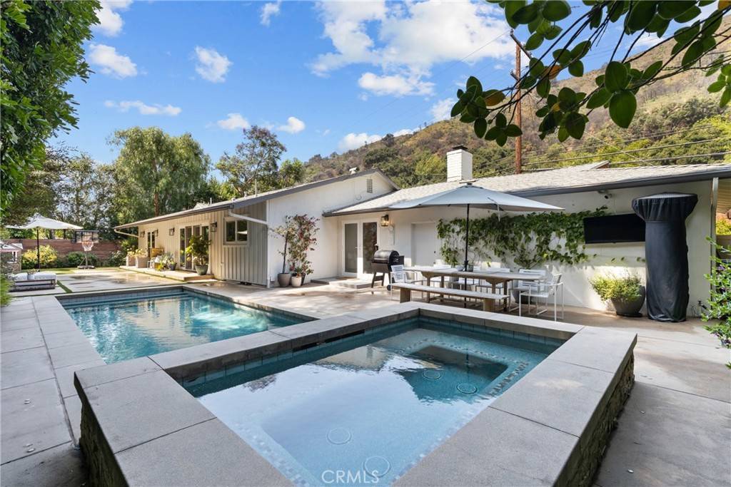 Los Angeles, CA 90049,3286 Mandeville Canyon RD