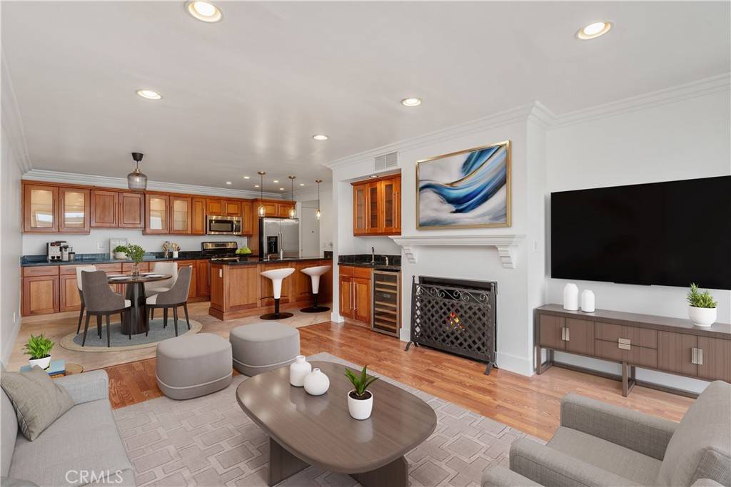 West Hollywood, CA 90069,911 N Kings RD #319