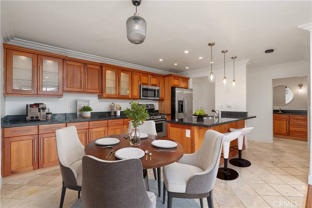 West Hollywood, CA 90069,911 N Kings RD #319