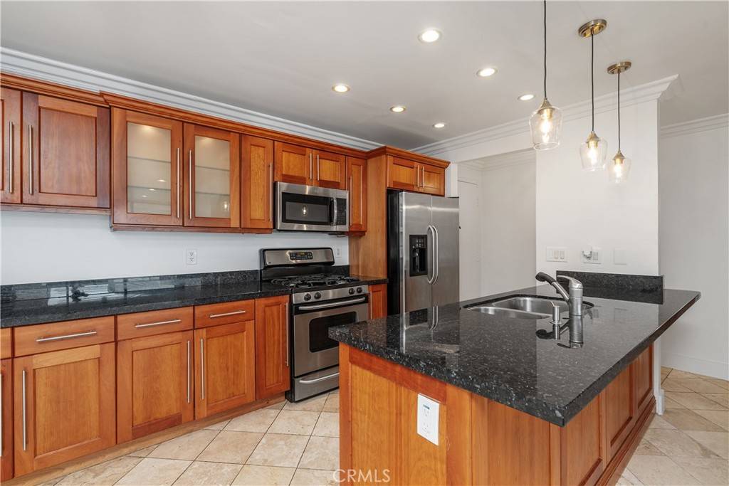 West Hollywood, CA 90069,911 N Kings RD #319