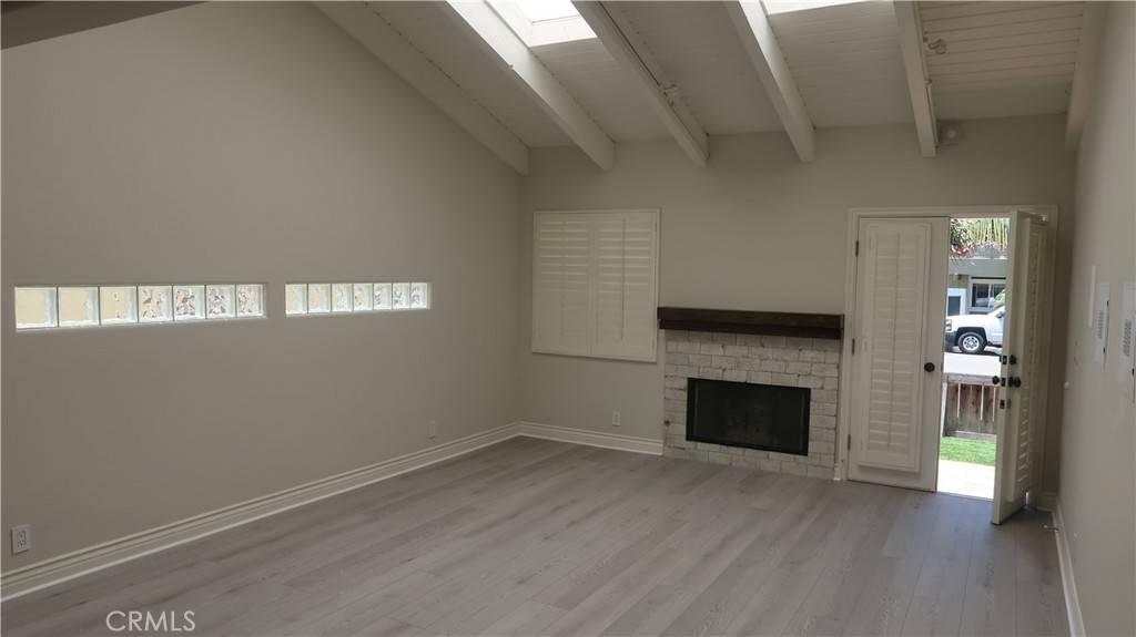 Huntington Beach, CA 92648,322 12th ST
