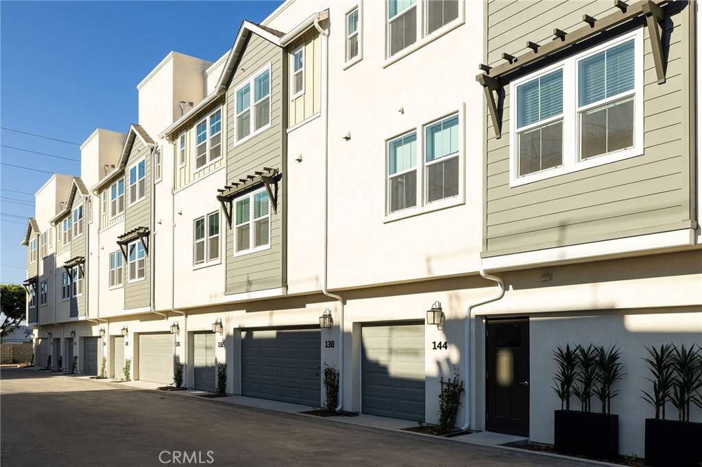 Compton, CA 90220,140 S Tulip AVE