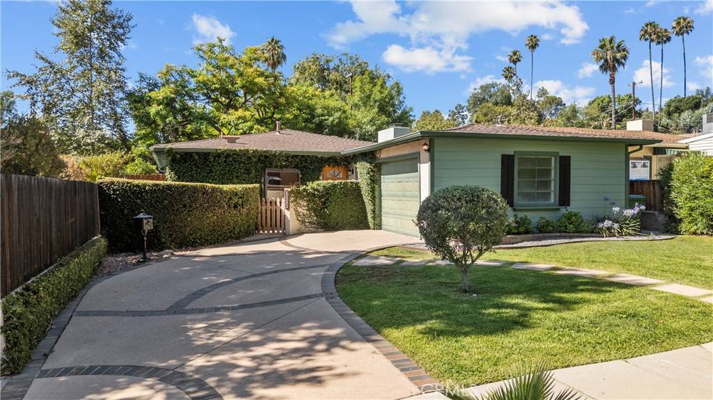 Woodland Hills, CA 91364,22232 Buena Ventura St