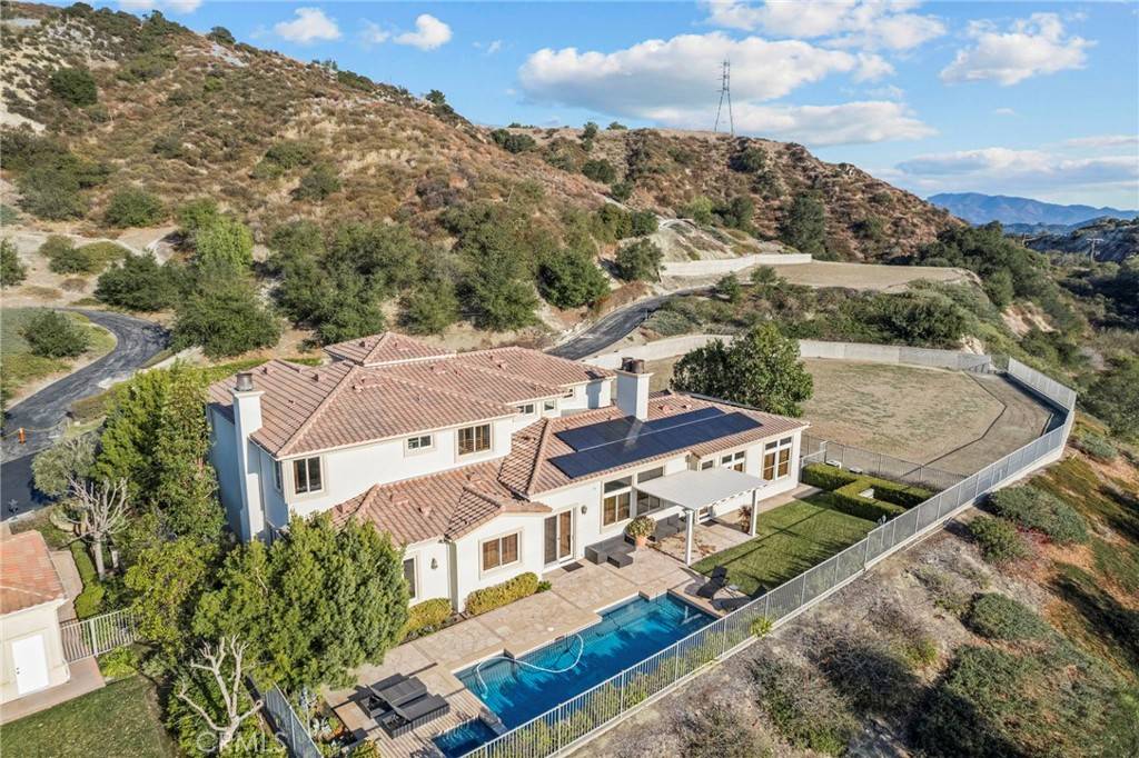 Silverado, CA 92676,18041 Merlin RD