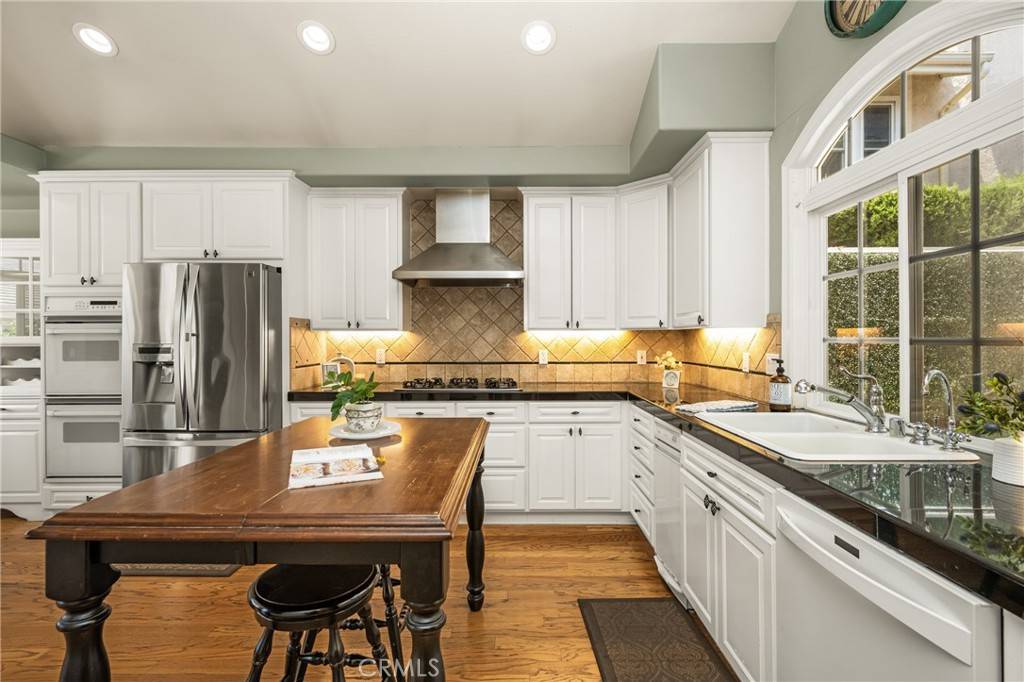 Irvine, CA 92604,32 Sandstone