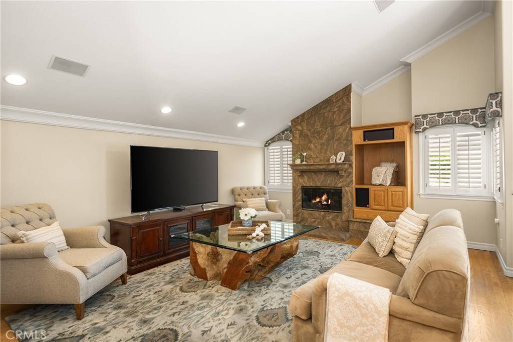 Irvine, CA 92604,32 Sandstone