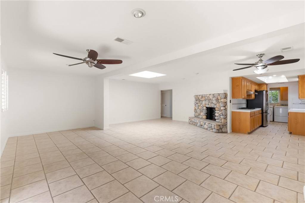 Huntington Beach, CA 92648,1841 Lake ST