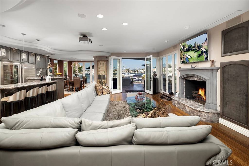 Huntington Beach, CA 92649,17022 Marinabay DR
