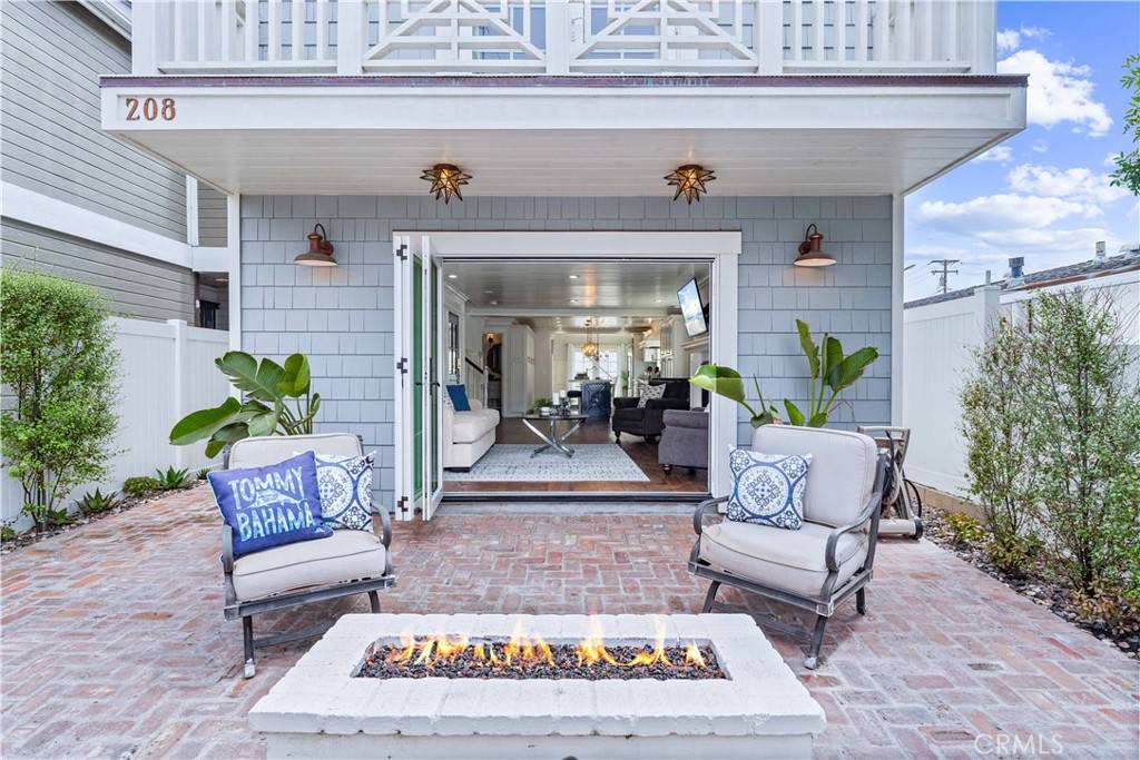 Huntington Beach, CA 92648,208 Indianapolis AVE