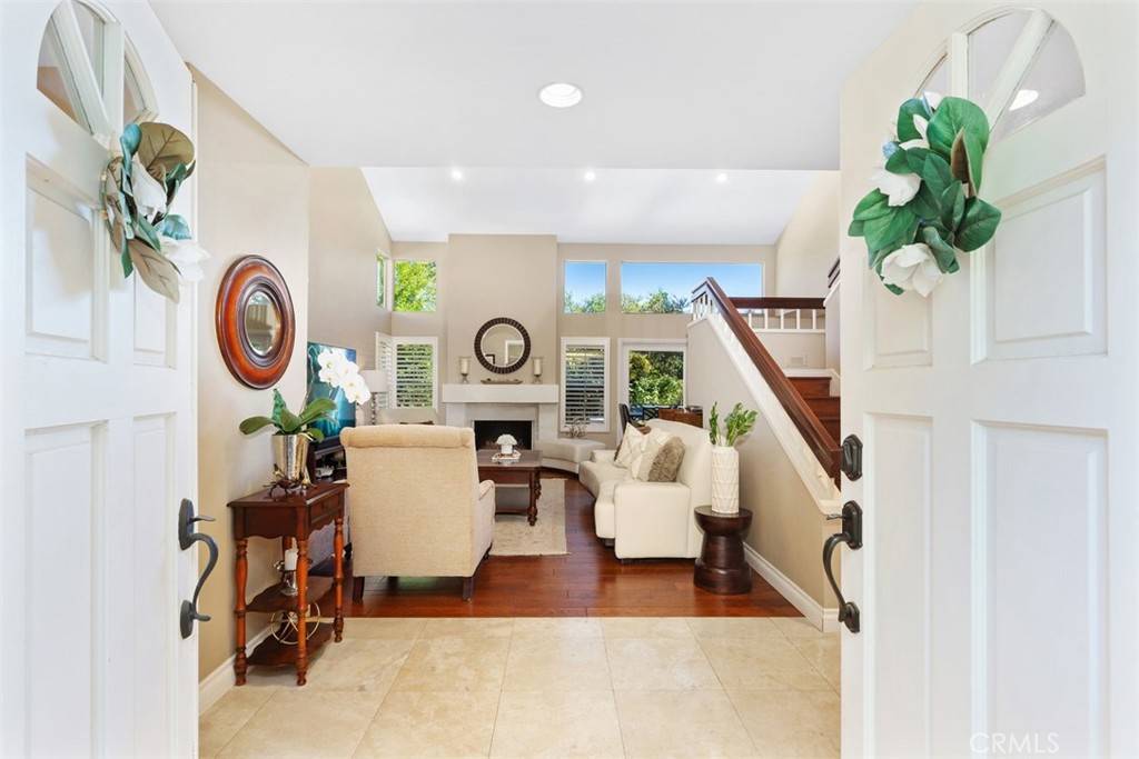 Irvine, CA 92612,19 Sarena