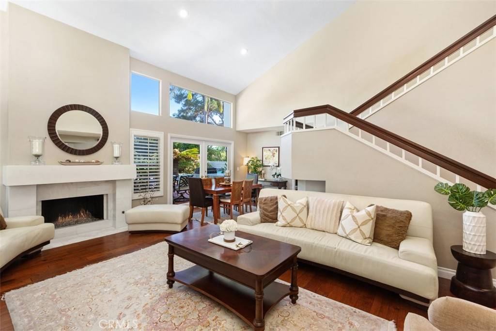 Irvine, CA 92612,19 Sarena