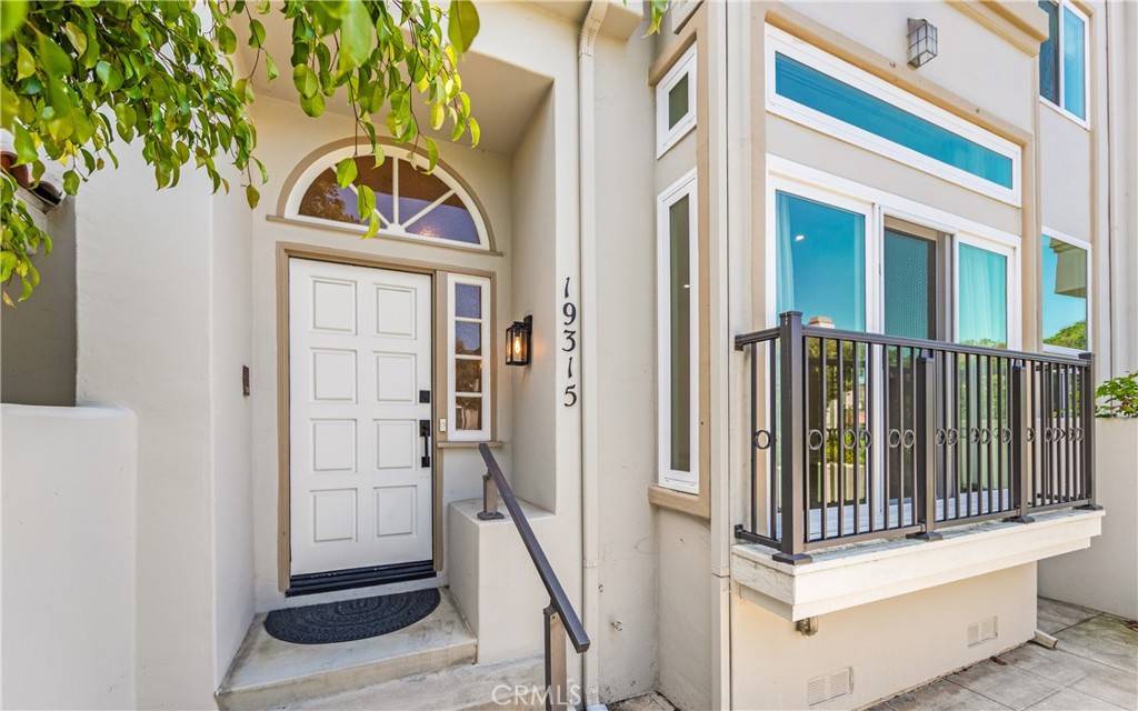 Huntington Beach, CA 92648,19315 Brooktrail LN