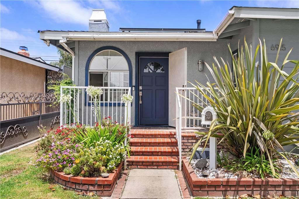Long Beach, CA 90815,6915 E Fairbrook ST