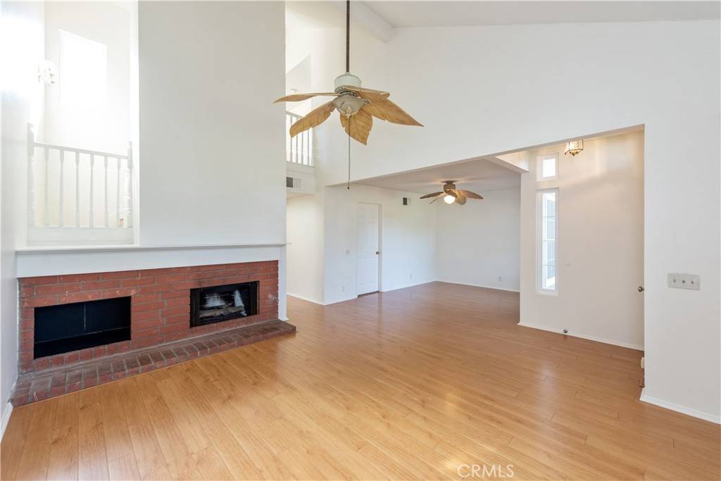 Irvine, CA 92612,3 Wellesley #11