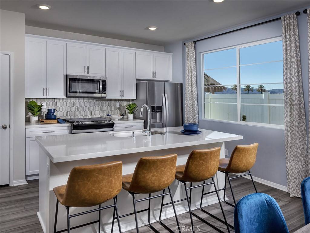 Redlands, CA 92374,2147 Bergamot ST