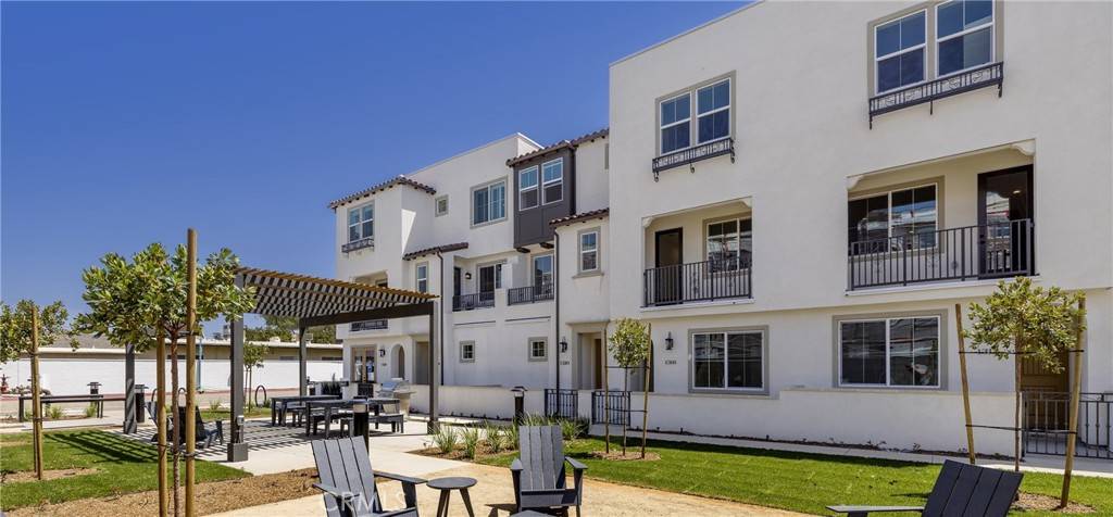 El Cajon, CA 92019,1305 Yannis CT