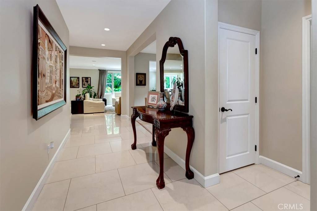 Irvine, CA 92620,27 Looking Glass