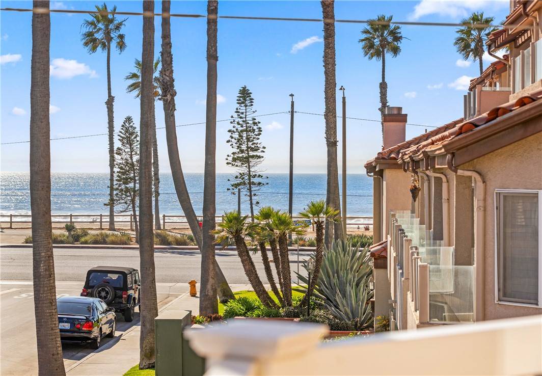 Huntington Beach, CA 92648,111 14th ST