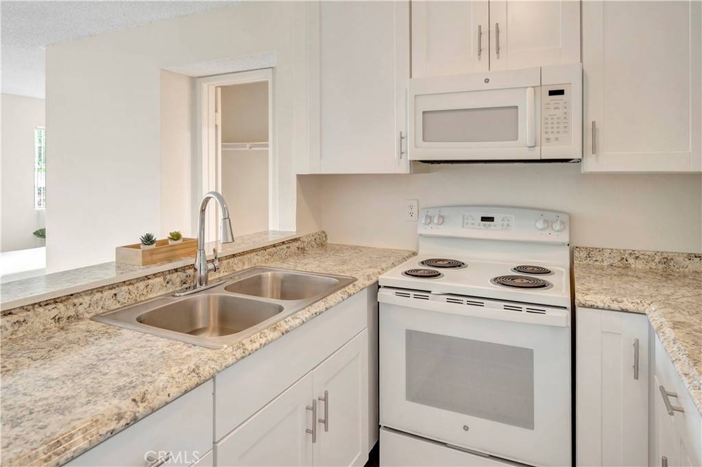 San Diego, CA 92117,4060 Huerfano #126