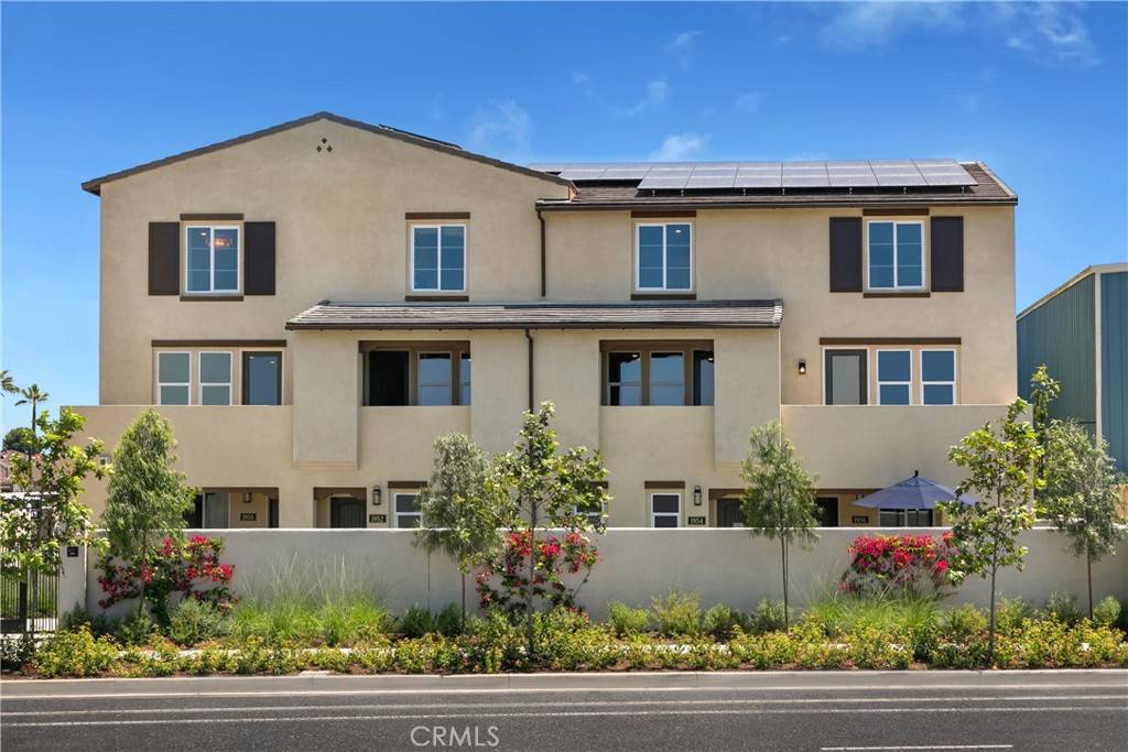 Compton, CA 90220,1936 W Sycamore DR