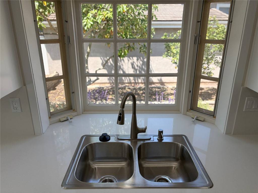 Irvine, CA 92603,19361 Sierra Inez RD