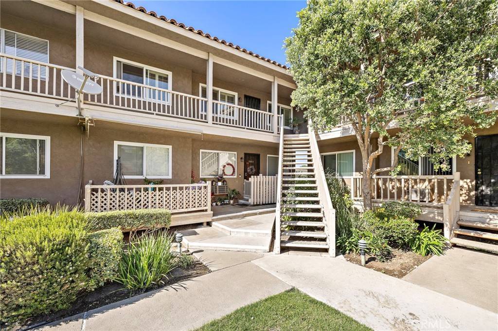 Orange, CA 92868,611 S La Veta Park CIR #CI229
