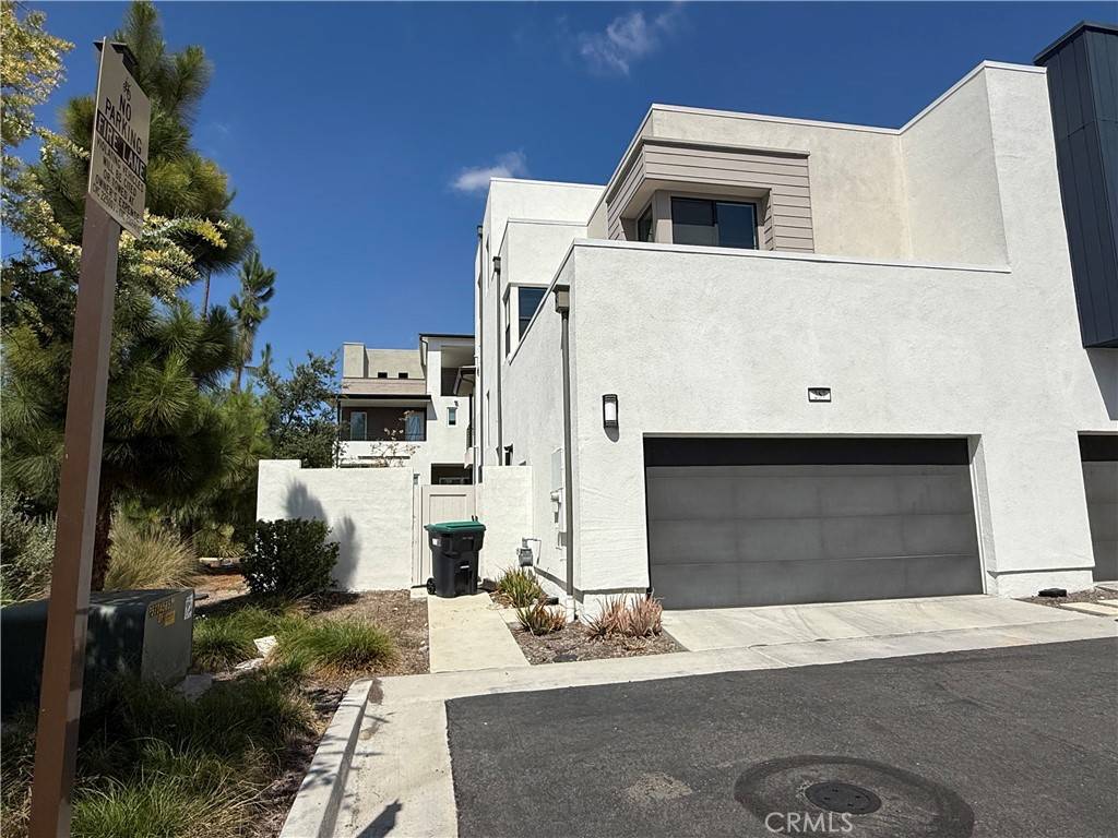 Irvine, CA 92618,257 Novel