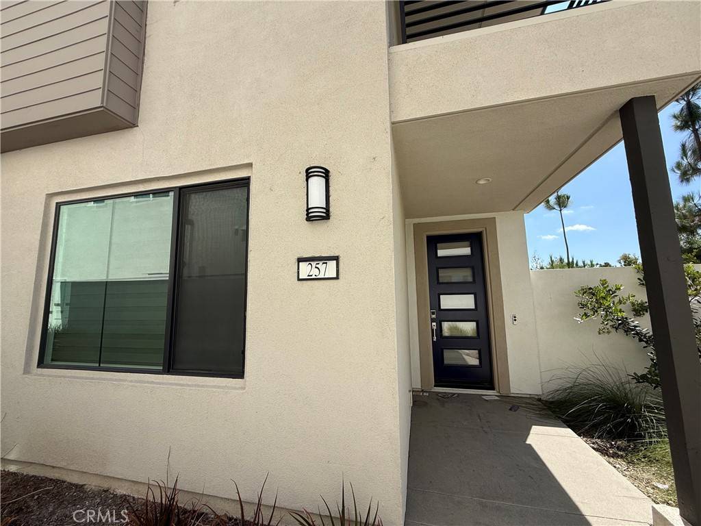 Irvine, CA 92618,257 Novel