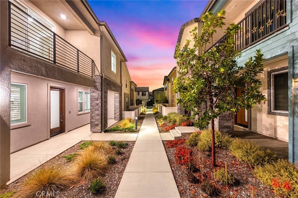 Irvine, CA 92618,208 Zawn
