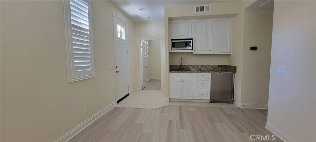Irvine, CA 92618,211 Wicker