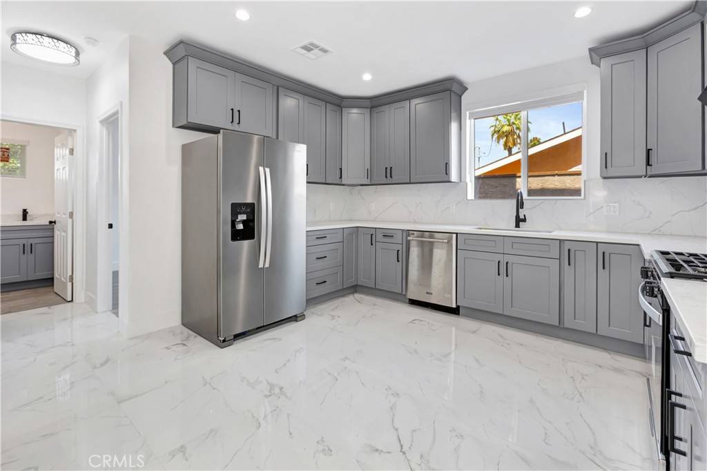 La Puente, CA 91744,1115 Broadmoor AVE