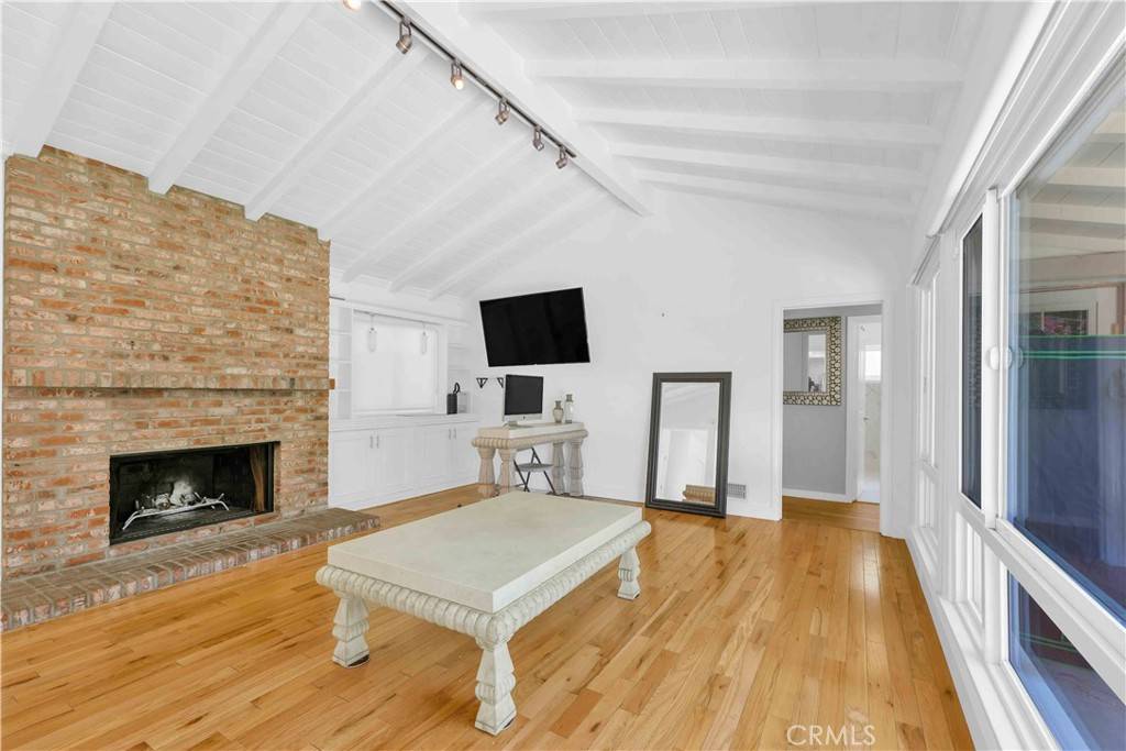 Tarzana, CA 91356,5701 Corbin AVE