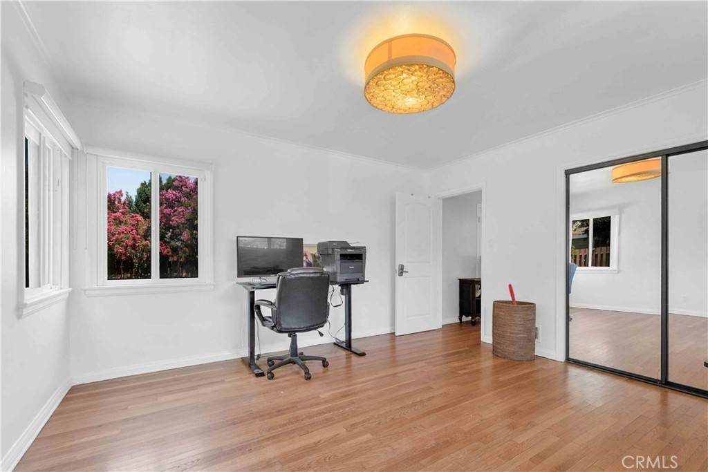 Tarzana, CA 91356,5701 Corbin AVE