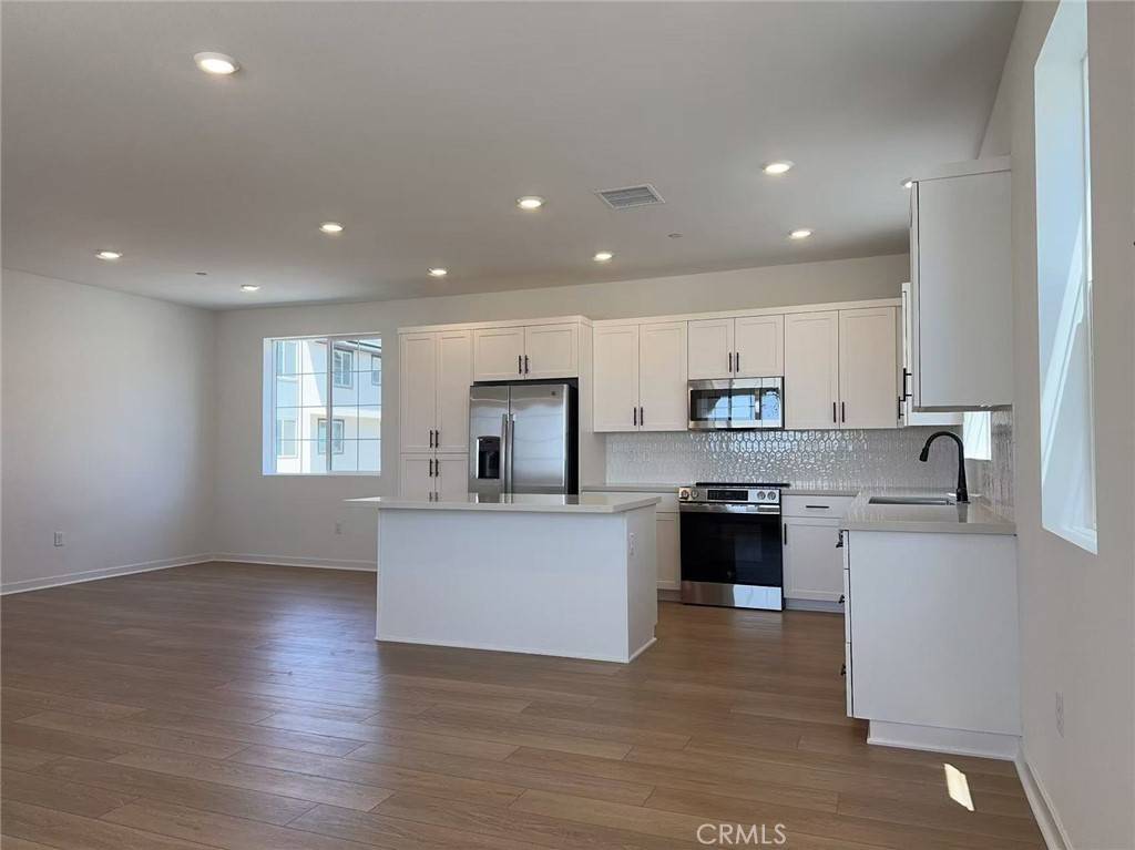 Eastvale, CA 92880,5985 Huntinton DR